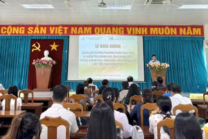 Sở GD&ĐT tỉnh An Giang tổ chức bồi dưỡng nâng cao năng lực chuyên môn cho giáo viên tiếng Anh cấp Tiểu học. Ảnh: Trọng Nhân.