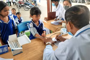 Xã Ô Lâm (tỉnh An Giang) khám sức khỏe miễn phí cho học sinh đầu năm học 2026 - 2027.