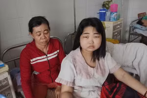 Nữ sinh Nguyễn Thị Thùy Trang đang điều trị tại Bệnh viện Đa khoa Trung ương Cần Thơ.