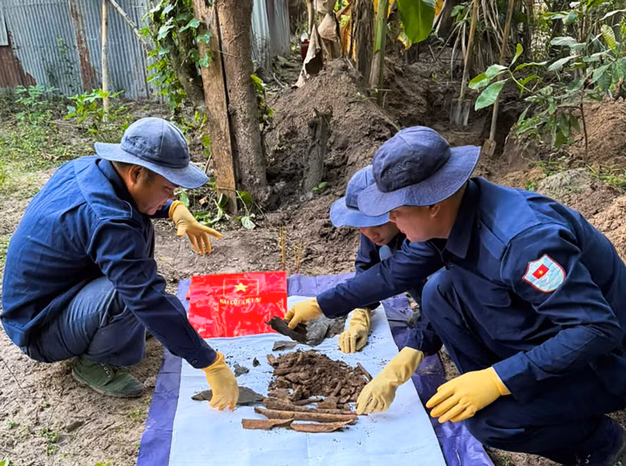 Đội K93 (Bộ CHQS tỉnh An Giang) quy tập hài cốt liệt sĩ trên đất Campuchia.