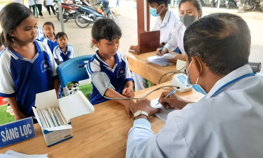 Xã Ô Lâm (tỉnh An Giang) khám sức khỏe miễn phí cho học sinh đầu năm học 2026 - 2027.