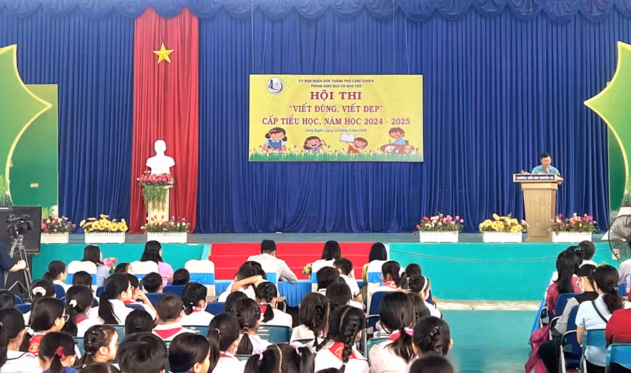 Hội thi "Viết chữ đẹp" dành cho học sinh tiểu học.