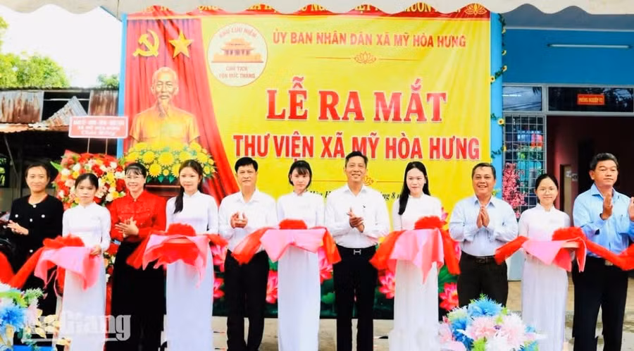 Lễ ra mắt thư viện xã Mỹ Hòa Hưng, tỉnh An Giang.