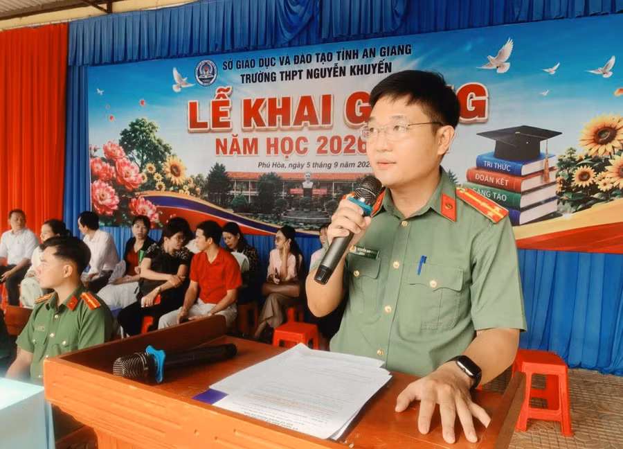 Buổi tuyên truyền, giáo dục pháp luật tại Trường THPT Nguyễn Khuyến (xã Phú Hòa, tỉnh An Giang).