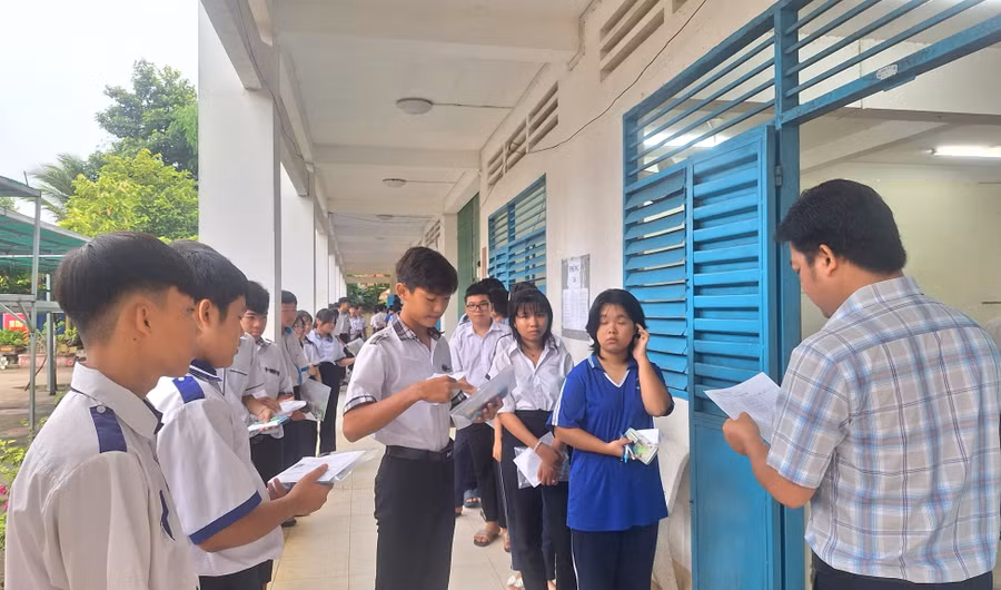 Thí sinh An Giang thi môn cuối vào lớp 10 hệ không chuyên năm học 2026 - 2027.