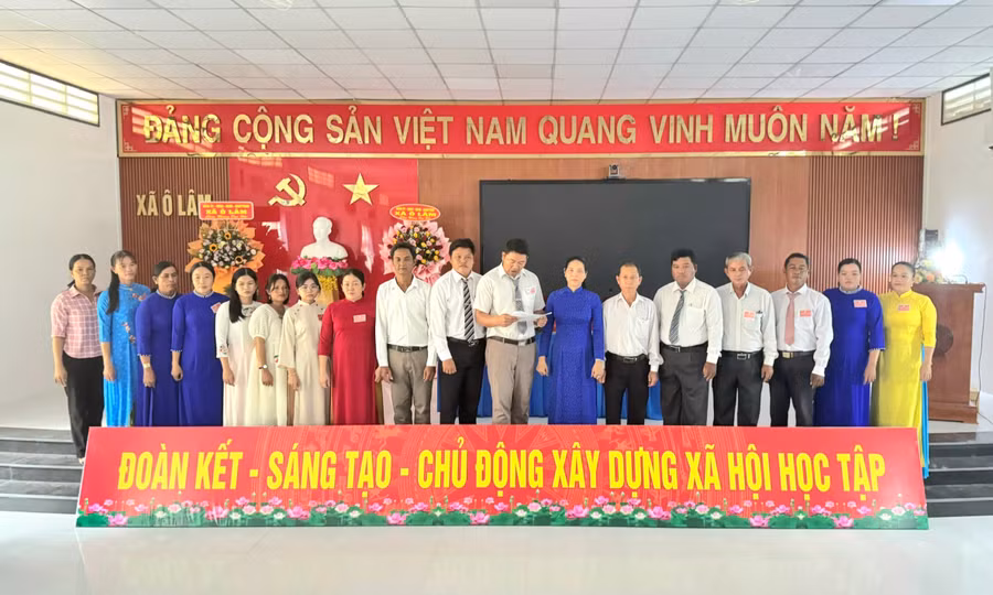 Ban Chấp hành Hội Khuyến học xã Ô Lâm (tỉnh An Giang) lần thứ I, nhiệm kỳ 2026 - 2031 ra mắt tại Đại hội.