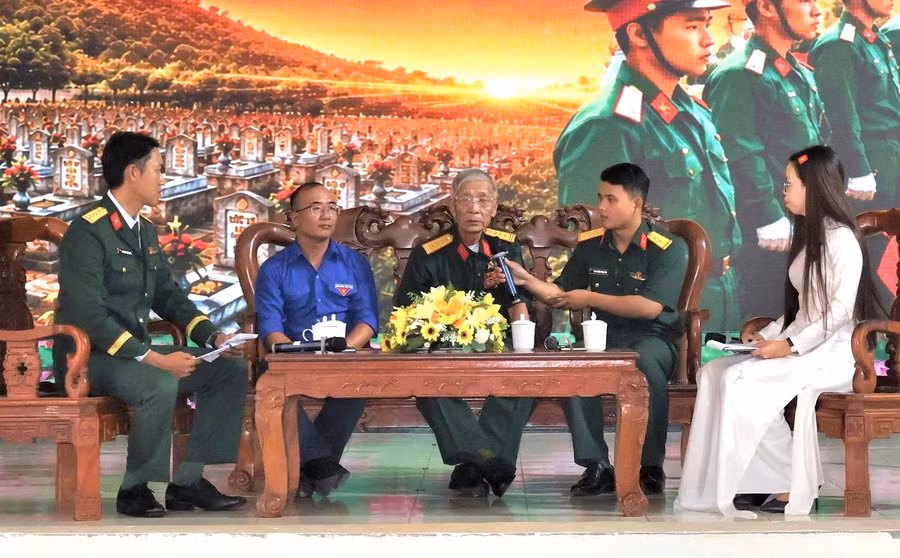 Buổi tọa đàm tri ân các Anh hùng liệt sĩ.