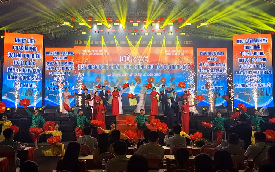 Sôi nổi Liên hoan nghệ thuật quần chúng Khu dân cư toàn quốc năm 2025 tại An Giang. Ảnh: Trọng Nhân.