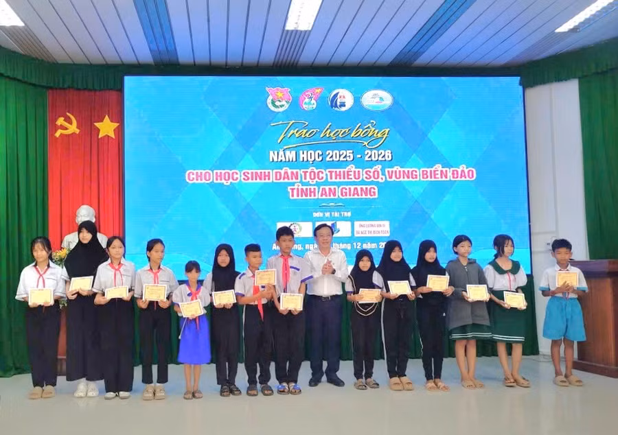 Học sinh An Giang được nhận học bổng Vừ A Dính năm học 2025 - 2026.