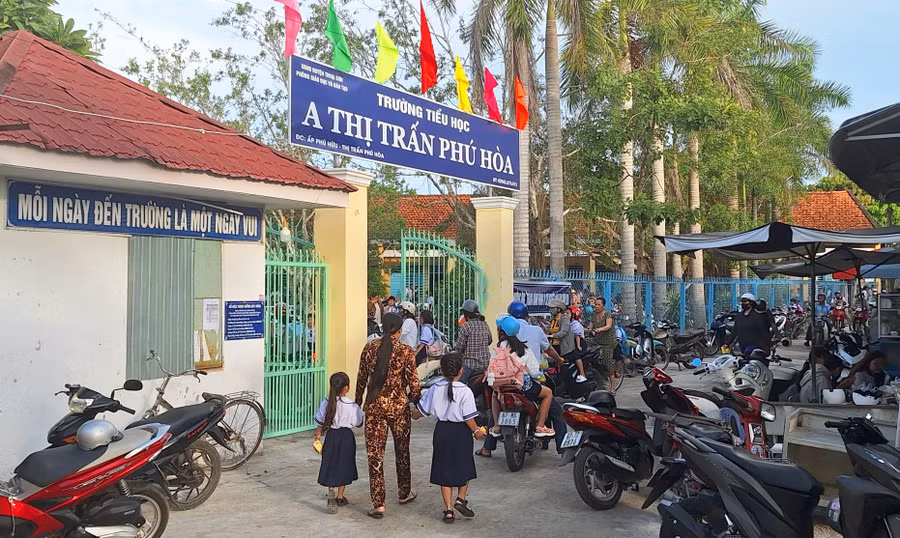 Học sinh An Giang nô nức tựu trường chào đón năm học mới 2024 - 2025. 