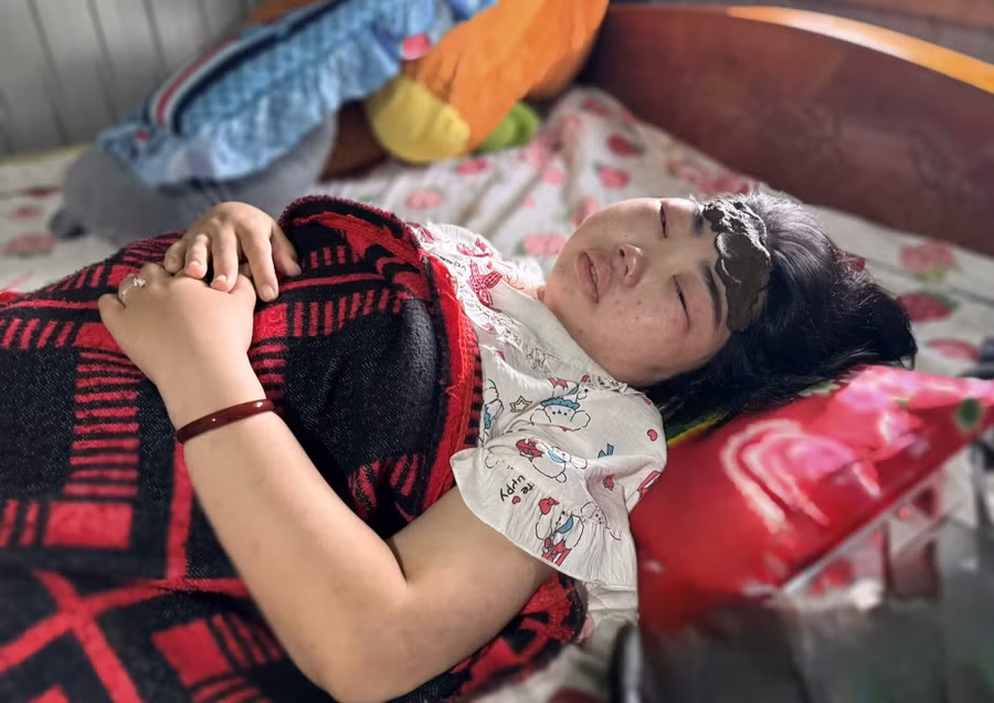 Nữ sinh Nguyễn Thị Thùy Trang mắc bệnh thận hư rất nặng.
