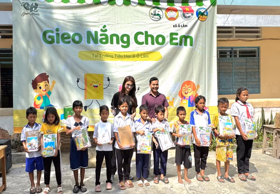 Chương trình "Gieo nắng cho em" mang niềm vui đến trẻ em miền núi Ô Lâm (tỉnh An Giang).