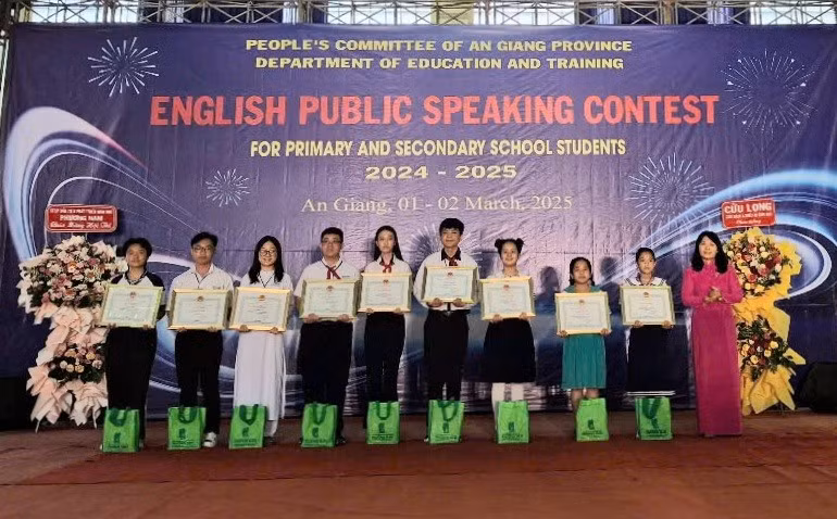 An Giang tổng kết trao giải Hội thi hùng biện tiếng Anh dành cho học sinh phổ thông năm học 2024-2025.