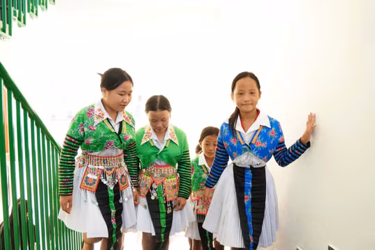 Học sinh vùng biên Thanh Hoá háo hức về khu nội trú mới.