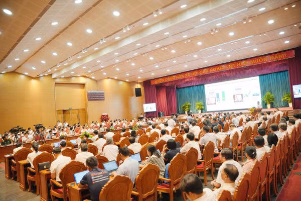 Quang cảnh Hội nghị đánh giá tình hình phát triển kinh tế - xã hội 6 tháng đầu năm và triển khai nhiệm vụ trọng tâm 6 tháng cuối năm 2026.