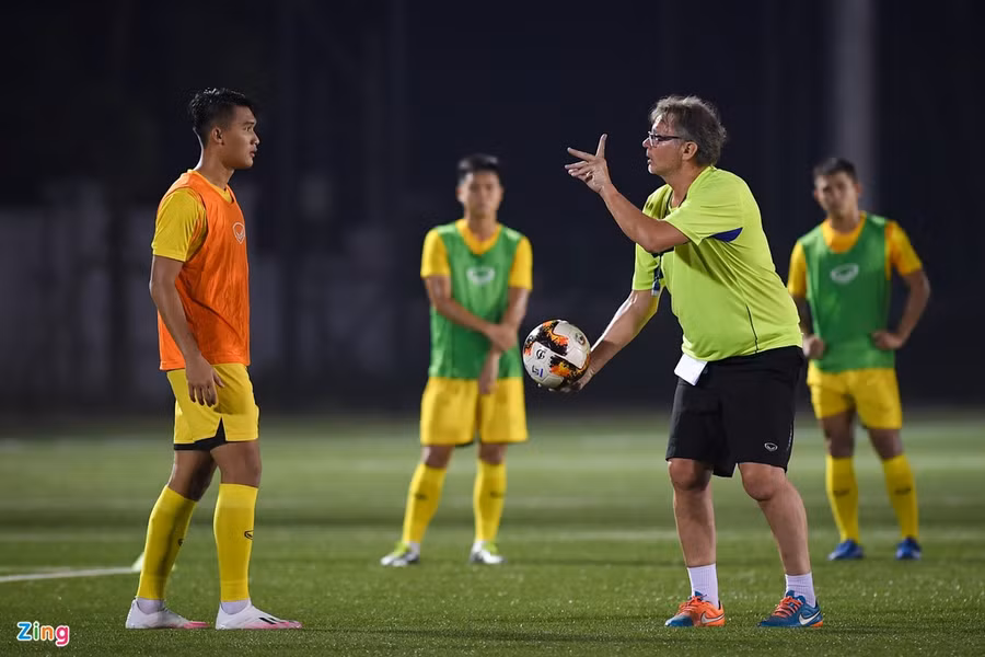 U19 Viet Nam luyen quan luc nua dem anh 7
