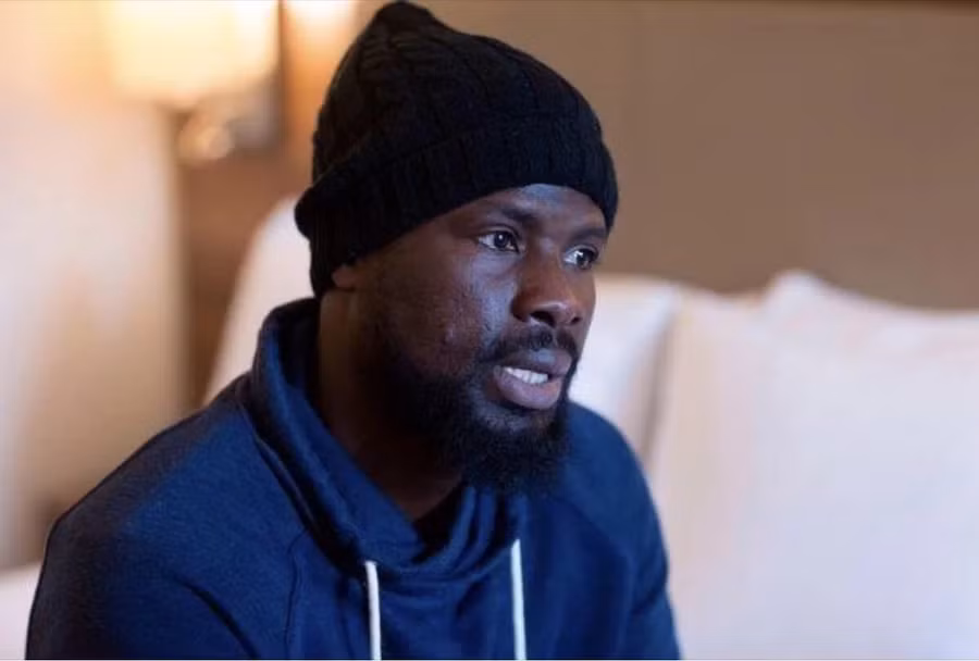 Eboue bị trầm cảm nặng sau khi bị vợ cũ lừa sạch tiền. Ảnh: Mirror.
