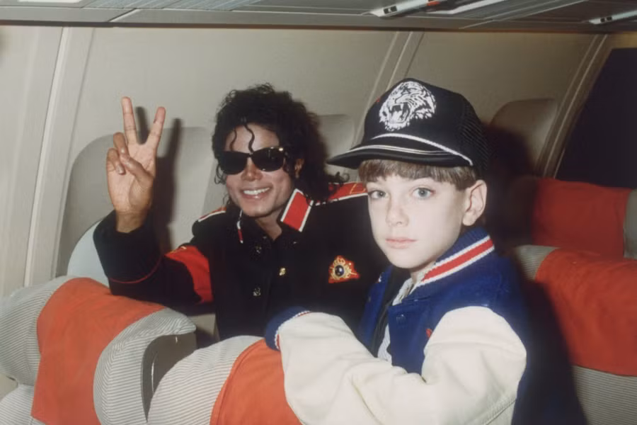 Scandal ấu dâm vẫn chưa buông tha Michael Jackson cả khi ông đã qua đời hơn một thập kỷ.
