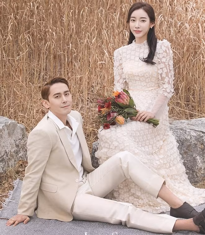 Kim Sang Hyuk và người vợ xinh đẹp trong bộ ảnh cưới một năm trước.