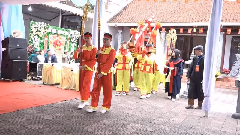 Phần hội tại Lễ hội “Khai bút ” sẽ là Hội diễn Nghệ thuật quần chúng xã Yên Thái năm 2025 với sự tham gia của 8 đội văn nghệ đến từ các thôn bản trên địa bàn. 1000028747.jpg