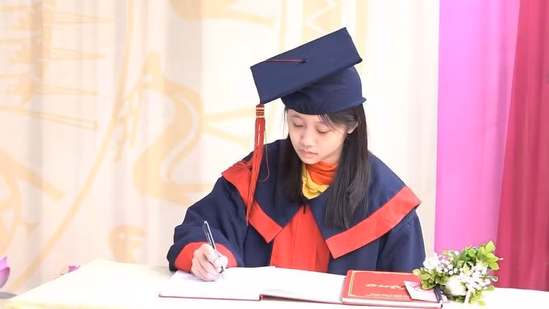 Ghi ước mơ của mình để dâng hương xin lộc. 1000028748.jpg