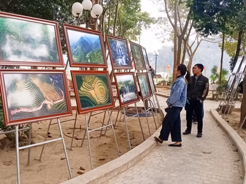 Những điểm du lịch, di tích lịch sử văn hóa, các lễ hội, phong tục tập quán truyền thống, nét đẹp trong cuộc sống của hàng ngày của nhân dân các dân tộc huyện Văn Yên, mang đậm bản sắc văn hóa các dân tộc vùng Tây Bắc. 1000027915.jpg