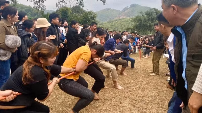 Vui xuân, rèn luyện sức khỏe cùng trò chơi kéo co. 1000028006.jpg