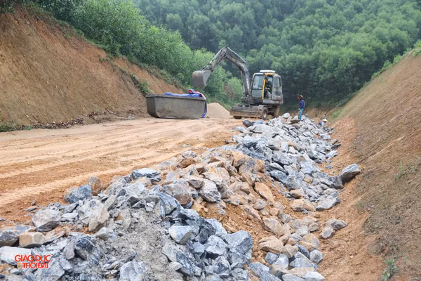 Dự án đường cứu hộ cứu nạn tả ngạn sông Con ở Nghệ An.
