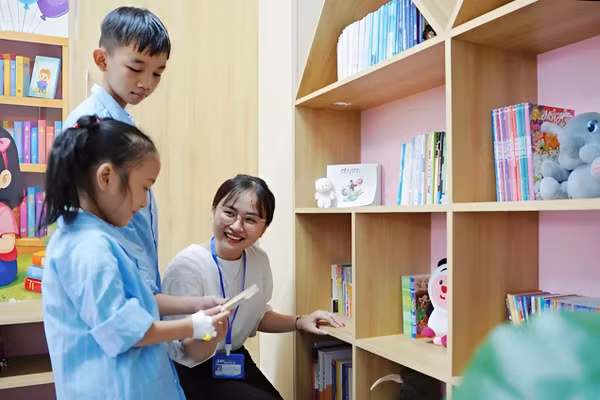 Thư viện tại Bệnh viện Phổi Nghệ An với hơn 1.000 đầu sách.