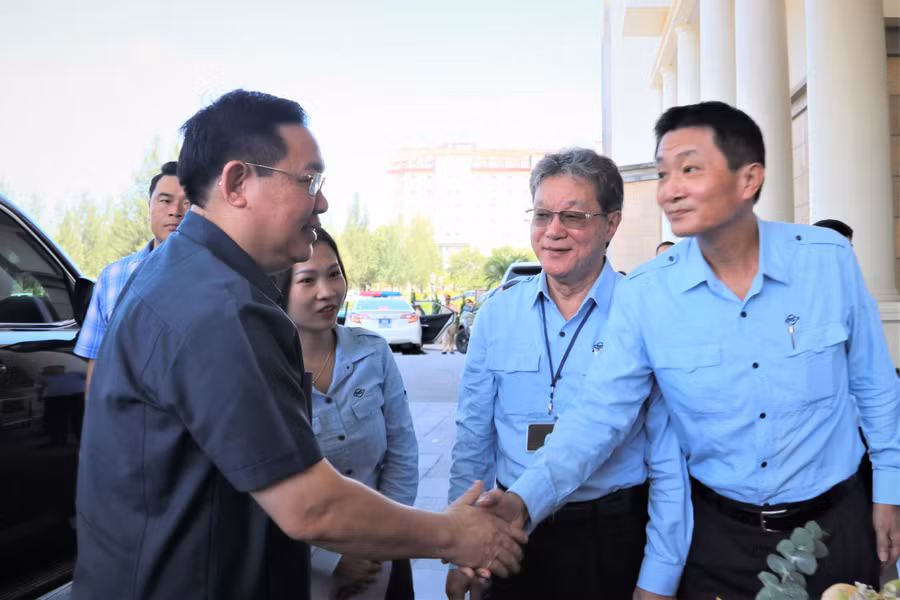 Lãnh đạo FHS tiếp Chủ tịch Quốc hội Vương Đình Huệ và đoàn công tác.