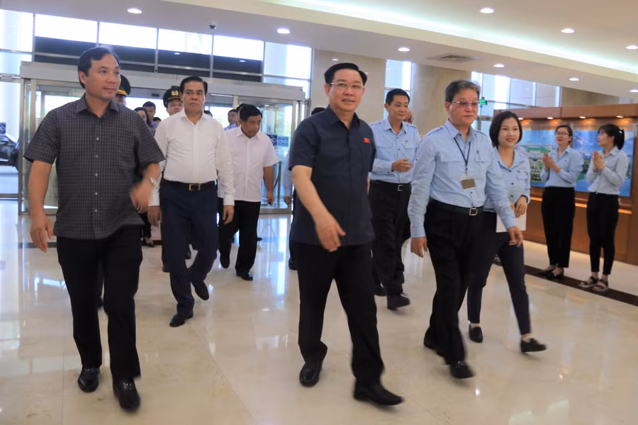 Chủ tịch Quốc hội Vương Đình Huệ thăm Công ty TNHH Gang thép Hưng Nghiệp Formosa Hà Tĩnh.