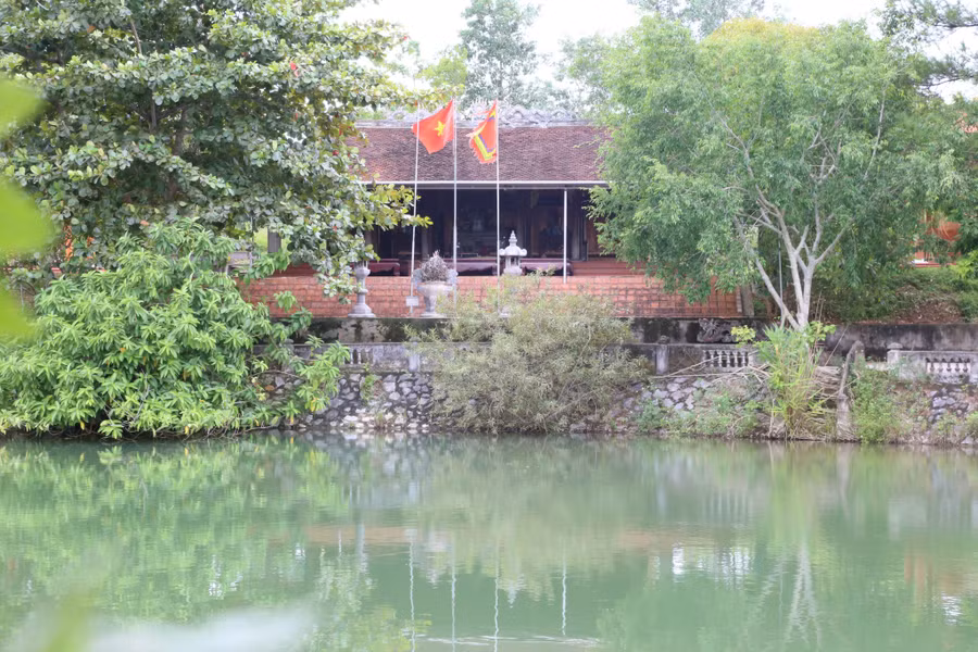 Ngôi đền Trần Lâm - nơi vua Hàm Nghi ban báu vật cho người dân xã Phú Gia. Ảnh: Tùng Nguyễn