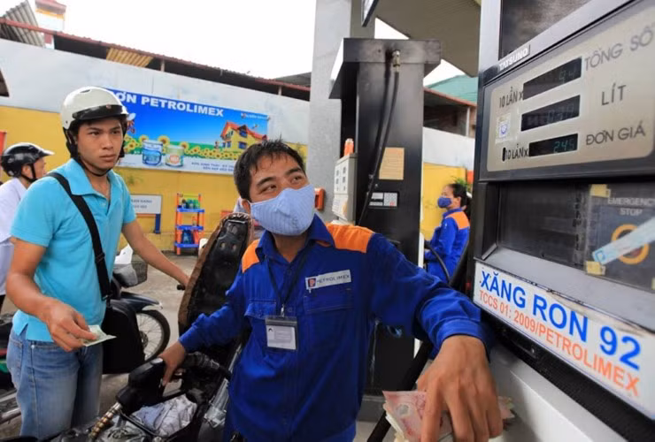Liên Bộ tạo kỷ lục về giảm giá xăng