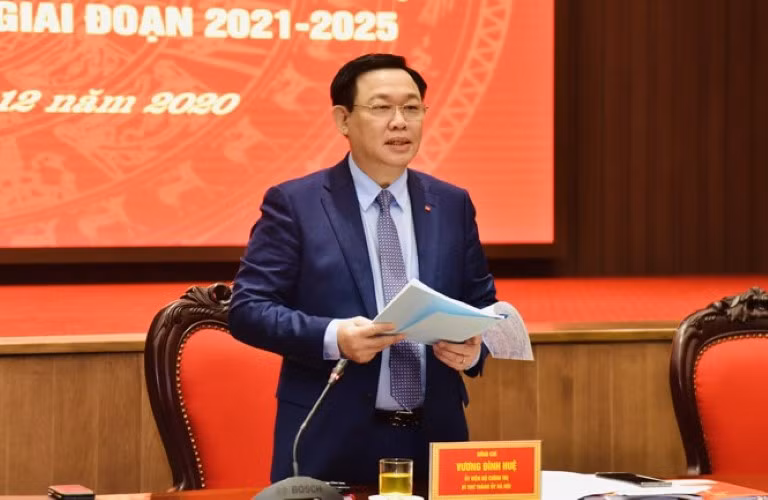 Bí thư Thành ủy Vương Đình Huệ phát biểu kết luận hội nghị tại buổi làm việc với Sở Xây dựng.