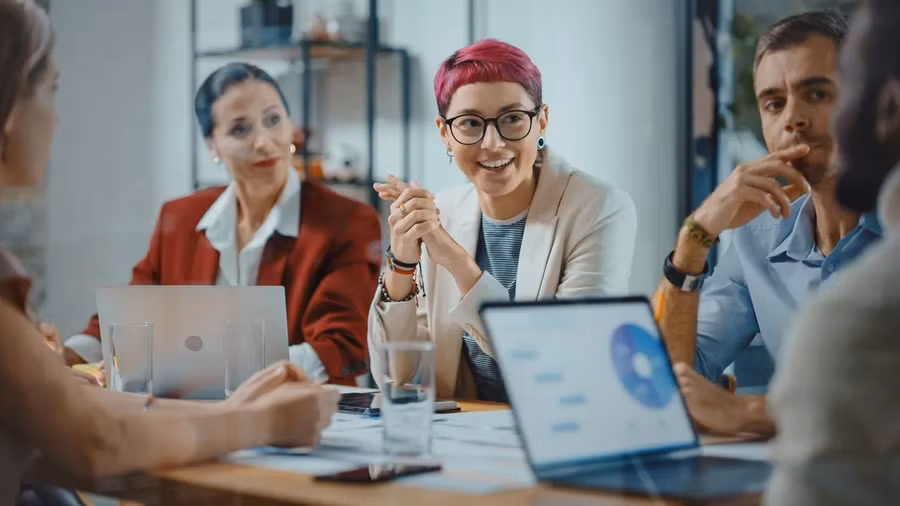Với Gen Z, làm một lúc nhiều công việc là cách đảm bảo thu nhập ổn định nhất. Ảnh: Getty Images.