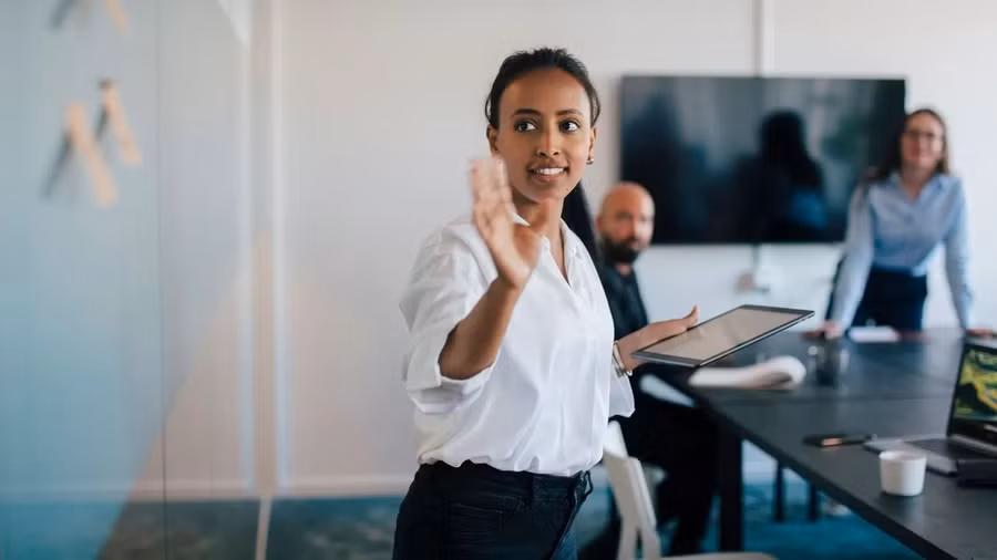 Vì thích đa công việc, Gen Z chấp nhận vất vả với thái độ tích cực. Ảnh: Getty Images.