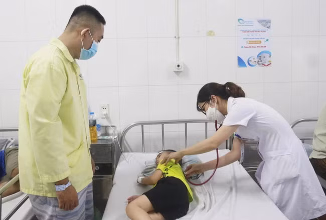 Thời tiết gió mùa lạnh, hanh khô là nguyên nhân các dịch bệnh truyền nhiễm xuất hiện và lây lan.