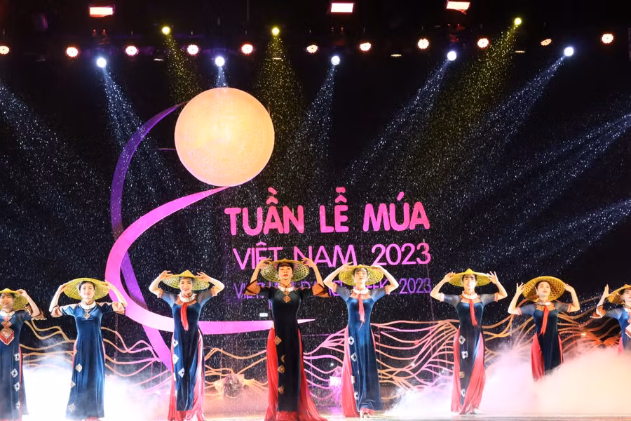 Tác phẩm 'Trúp mèng lai' do Nguyễn Chiến Thắng biên đạo. Ảnh: Thanh Hoa.