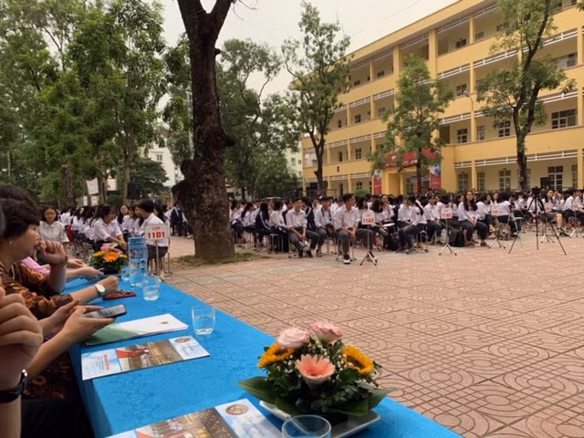 Các em HS tham gia lễ phát động Các em HS tham gia lễ phát động