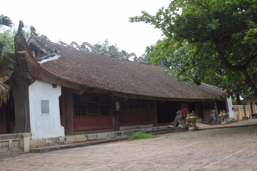 Đình Thổ Tang (Vĩnh Phúc) - một trong những ngôi đình cổ tiêu biểu đại diện cho kiến trúc đình Việt với hình tượng 'lưỡng long' trên đỉnh mái.