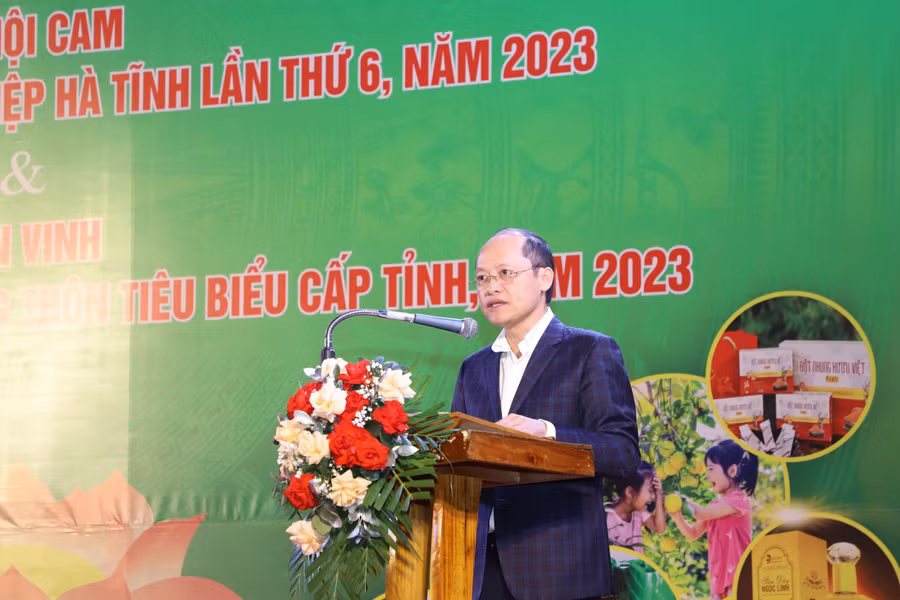 Ông Nguyễn Hồng Lĩnh, Phó Chủ tịch UBND tỉnh Hà Tĩnh phát biểu tại Lễ khai mạc. Ông Nguyễn Hồng Lĩnh, Phó Chủ tịch UBND tỉnh Hà Tĩnh phát biểu tại Lễ khai mạc.