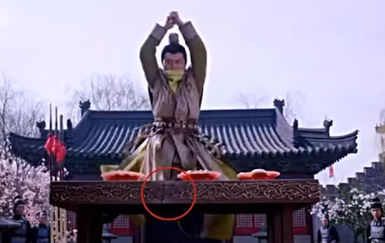 Những hạt sạn 