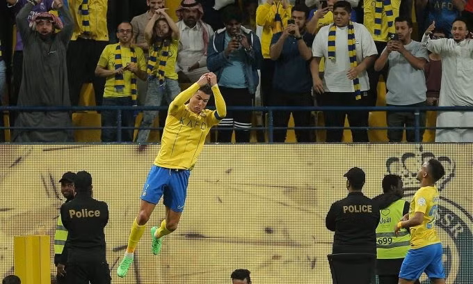 Ronaldo mừng bàn thắng trong trận Al Nassr hạ Al Tai 5-1 hôm 31/3. Ronaldo mừng bàn thắng trong trận Al Nassr hạ Al Tai 5-1 hôm 31/3.