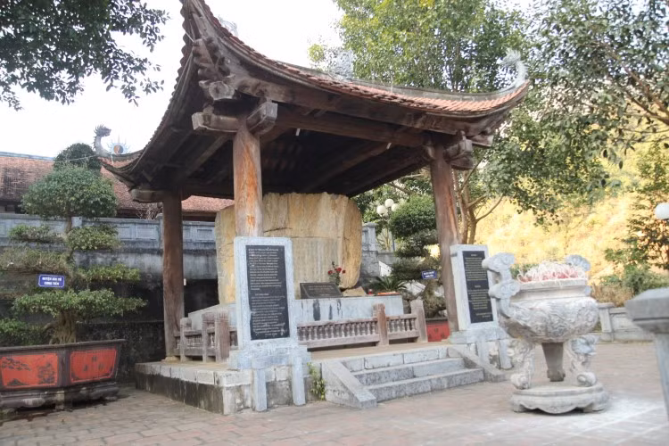Bia đá được chính quyền và nhân dân địa phương bảo vệ nghiêm ngặt và là chỗ dựa về đời sống tâm linh.