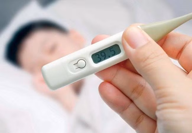 Trẻ mắc Covid-19: Khi nào cần đưa đến bệnh viện? ảnh 1