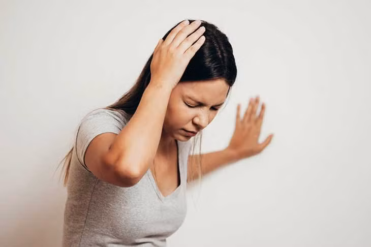 Bị buồn nôn, đau đầu, chóng mặt kèm những triệu chứng này phải nhập viện ngay ảnh 1