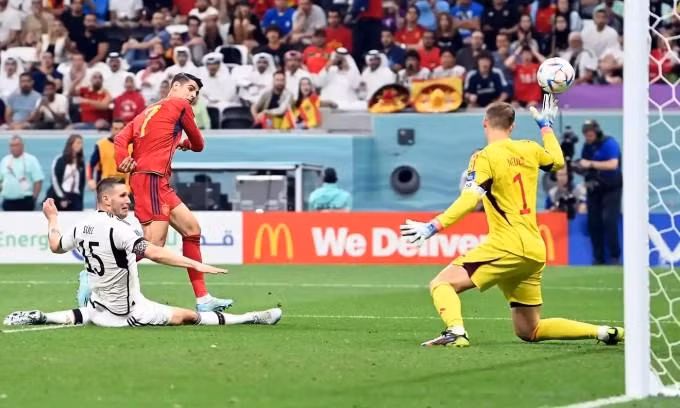 Tây Ban Nha và Đức cầm chân nhau 1-1. Tây Ban Nha và Đức cầm chân nhau 1-1.