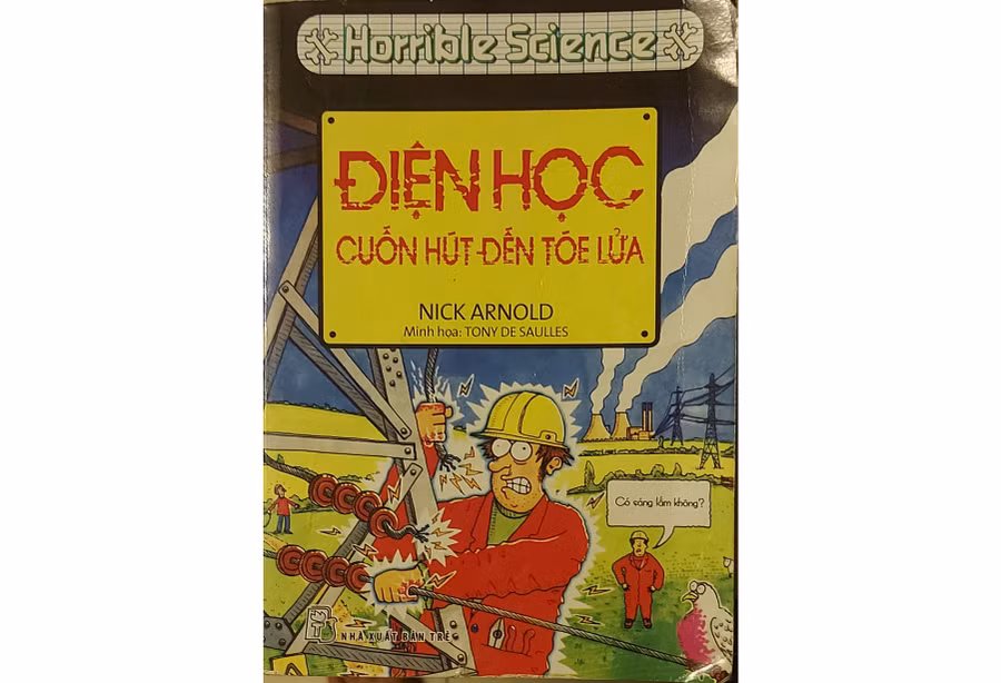 Cuốn sách 'Điện học cuốn hút đến tóe lửa' hút hồn mọi người bằng những thông tin thú vị xoay quanh dòng điện. Ảnh: Tấn Quyết.