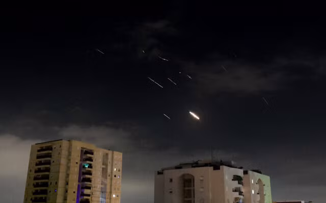 Tên lửa Iran dội vào lãnh thổ Israel, ngày 13/4/2024