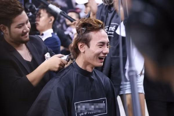 Duy Anh phấn khích chờ đợi diện mạo mới. Xuân Lan thay đổi diện mạo cùng thí sinh Next Top